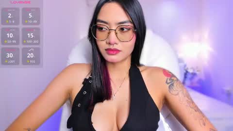 Azura online show from June 11, 7:32 pm