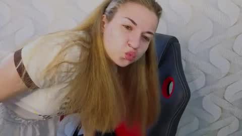 Anya online show from June 17, 9:10 am