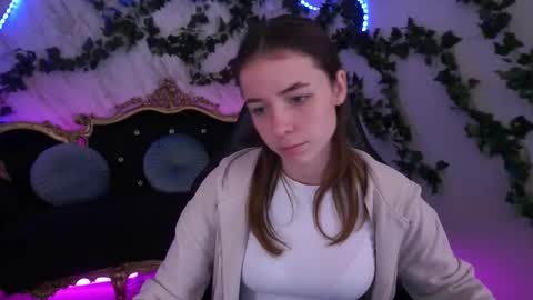 Snapshot of babe_dollie chatting on October 10, 9:03 am Babe online show from October 10, 9:03 am