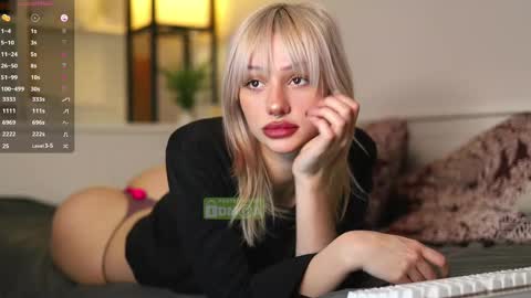 Snapshot of babeholly chatting on March 11, 5:57 pm Hey Im your angel Holly online show from March 11, 5:57 pm