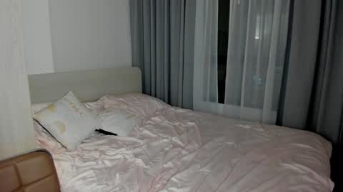 Call me baby  real name Eva   online show from February 5, 2:48 pm