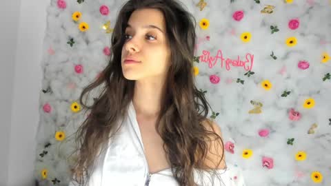 Snapshot of babyaylin chatting on February 26, 4:41 am Aylin online show from February 26, 4:41 am