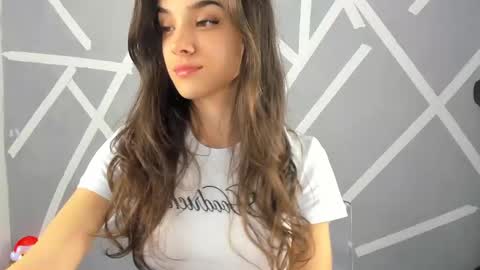 Snapshot of babyaylin chatting on December 3, 5:41 am Aylin online show from December 3, 5:41 am