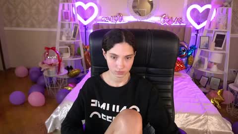 Snapshot of babyflowerr chatting on February 8, 5:51 am Sasha online show from February 8, 5:51 am