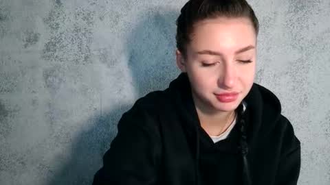 Snapshot of babyfoxie18 chatting on October 4, 8:42 am Roxie online show from October 4, 8:42 am