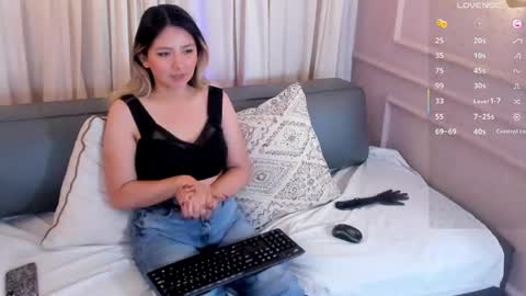 babyfoxxx_ online show from April 24, 12:30 pm
