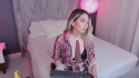 babyfoxxx_ online show from December 4, 8:53 pm