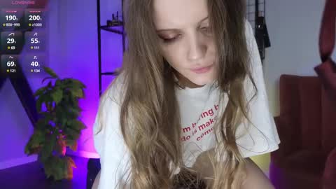 Snapshot of babyyli chatting on February 27, 1:38 pm Chloe online show from February 27, 1:38 pm