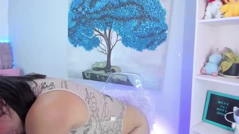 daya independent model online show from March 21, 6:46 pm