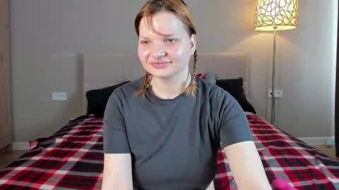 babyyulli online show from April 9, 4:48 am