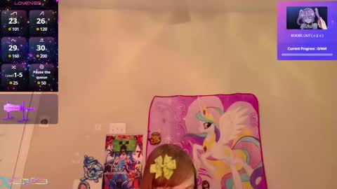 Snapshot of babyzelda chatting on December 3, 1:10 pm BabyZelda online show from December 3, 1:10 pm