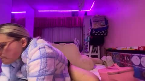 baddieprettypussy online show from July 3, 5:30 pm