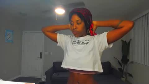 Snapshot of badgurldnay chatting on September 22, 2:21 am badgurldnay online show from September 22, 2:21 am