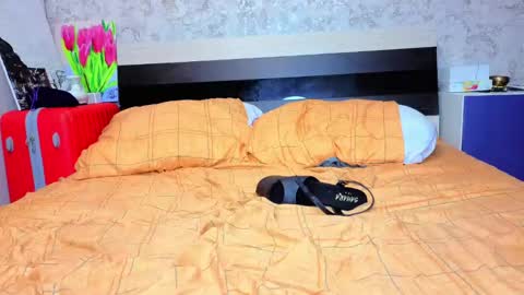 holly online show from April 17, 9:50 pm