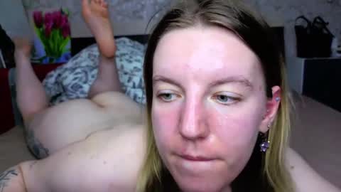 holly online show from April 24, 3:37 pm