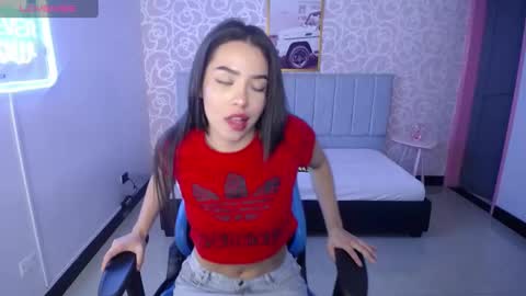 bambi_ch online show from January 4, 4:43 pm