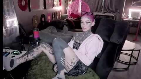 bambitatted online show from July 31, 8:21 pm