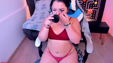 Snapshot of barbara_honey chatting on February 21, 12:39 pm Barbara online show from February 21, 12:39 pm