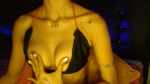 Snapshot of barbie_222 chatting on October 9, 12:37 am barbie_222 online show from October 9, 12:37 am