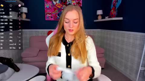 Snapshot of barbie_lis chatting on February 24, 11:19 pm LisGTM2 Mon-Thu Sat 0100am-0700am online show from February 24, 11:19 pm