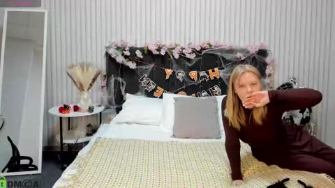 Barbie Staze online show from November 1, 2:27 am