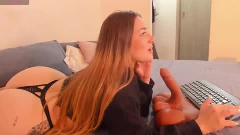 Snapshot of barbiieroberts chatting on October 13, 9:34 am B A R B I E R O B E R T S online show from October 13, 9:34 am