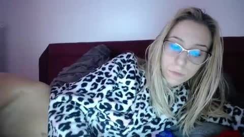 Snapshot of barelylegalblondy chatting on February 27, 12:23 pm Lena online show from February 27, 12:23 pm