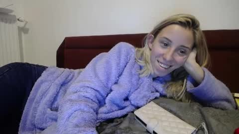 Snapshot of barelylegalblondy chatting on February 13, 7:10 pm Lena online show from February 13, 7:10 pm