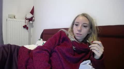 Snapshot of barelylegalblondy chatting on December 29, 8:11 am Lena online show from December 29, 8:11 am