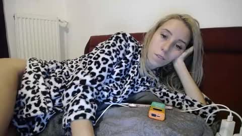 Snapshot of barelylegalblondy chatting on January 20, 7:25 pm Lena online show from January 20, 7:25 pm