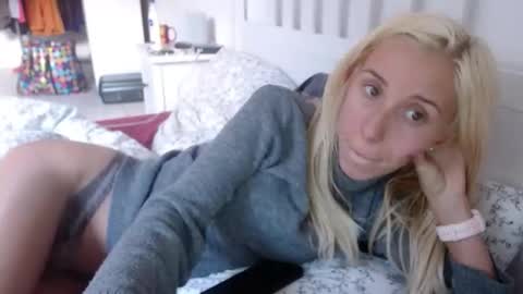 Snapshot of barelylegalblondy chatting on September 12, 4:58 pm Lena online show from September 12, 4:58 pm