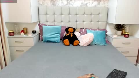 Snapshot of bbylarra chatting on October 12, 9:44 am larra online show from October 12, 9:44 am
