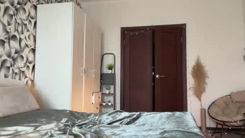 Chloe online show from April 18, 7:11 am