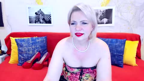 Snapshot of beatifullhellenx chatting on February 26, 8:24 pm BeatifullHellen online show from February 26, 8:24 pm