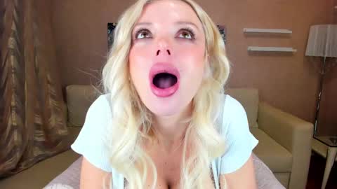 Snapshot of beaute_fatale chatting on September 19, 5:28 am Chloe - Follow me on Fansly online show from September 19, 5:28 am