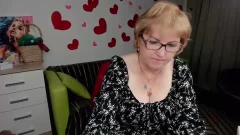 Snapshot of beautiful_lina7 chatting on February 14, 4:09 pm your Lana online show from February 14, 4:09 pm