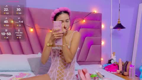 Snapshot of beautifulskinny18 chatting on October 8, 8:35 pm Shalom online show from October 8, 8:35 pm