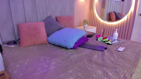 Snapshot of beauty_milf4 chatting on January 29, 8:25 pm Chantall online show from January 29, 8:25 pm