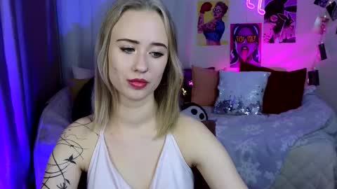 Snapshot of beauty_sashaxx chatting on October 18, 6:21 pm beauty Sasha online show from October 18, 6:21 pm