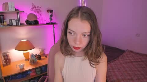 Snapshot of beautyeliise chatting on December 10, 7:58 am Eliise online show from December 10, 7:58 am