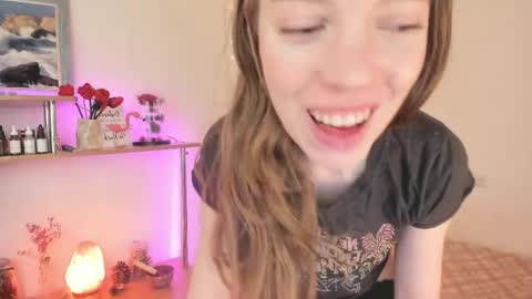 Eliise online show from April 25, 2:14 pm