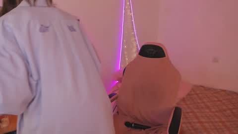 Snapshot of beautyeliise chatting on January 20, 9:03 am Eliise online show from January 20, 9:03 am