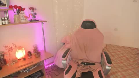 Eliise online show from February 24, 8:24 am