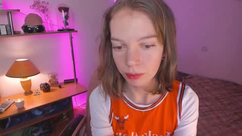 Snapshot of beautyeliise chatting on December 7, 2:24 pm Eliise online show from December 7, 2:24 pm