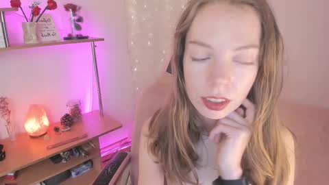 Snapshot of beautyeliise chatting on September 13, 2:25 pm Eliise online show from September 13, 2:25 pm