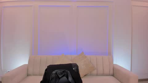 Am Becca online show from April 19, 6:10 pm