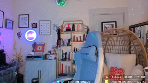 Beck the tongue online show from December 3, 10:34 pm