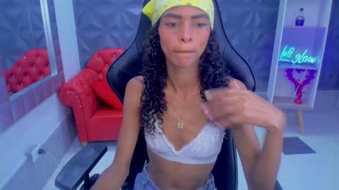 becky_lynch_102 online show from January 14, 12:21 pm