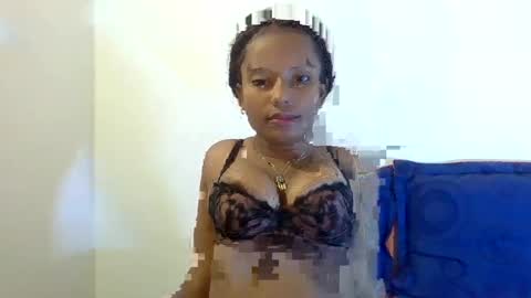 Snapshot of behla_rouseh chatting on December 5, 12:19 am Behla Rouseh online show from December 5, 12:19 am