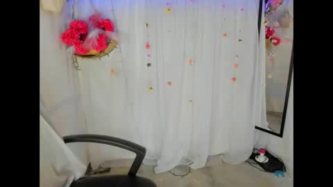 modelo independiente online show from April 13, 9:15 pm